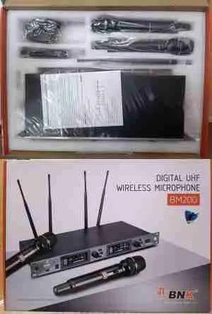 BNK BM200 Wireless Microphone- Provides clear and stable audio transmission, making it ideal for presentations, interviews, and content creation
